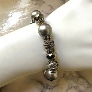 Silver tone faux pearl stretchy bracelet